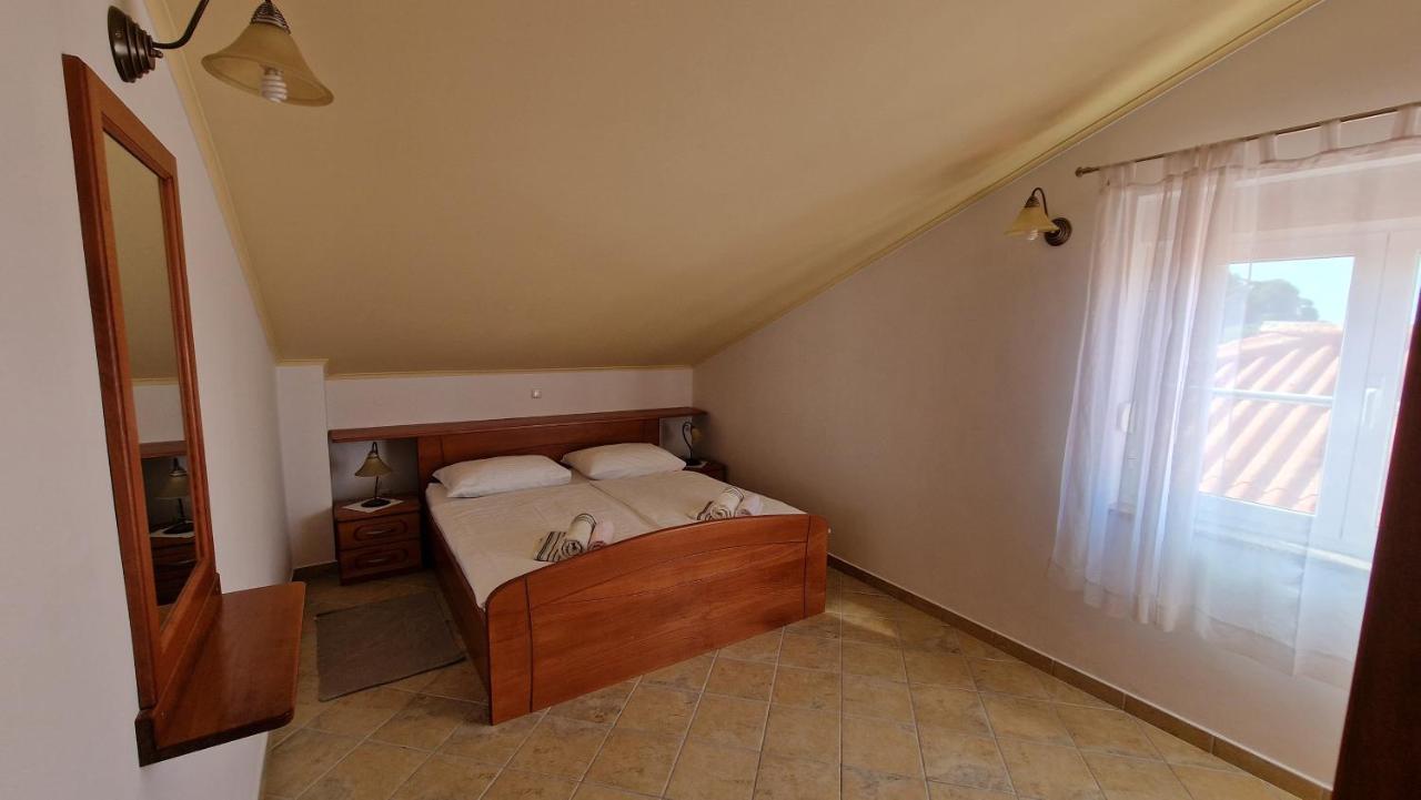 Haus Anica Apartment Rab Town Exterior photo