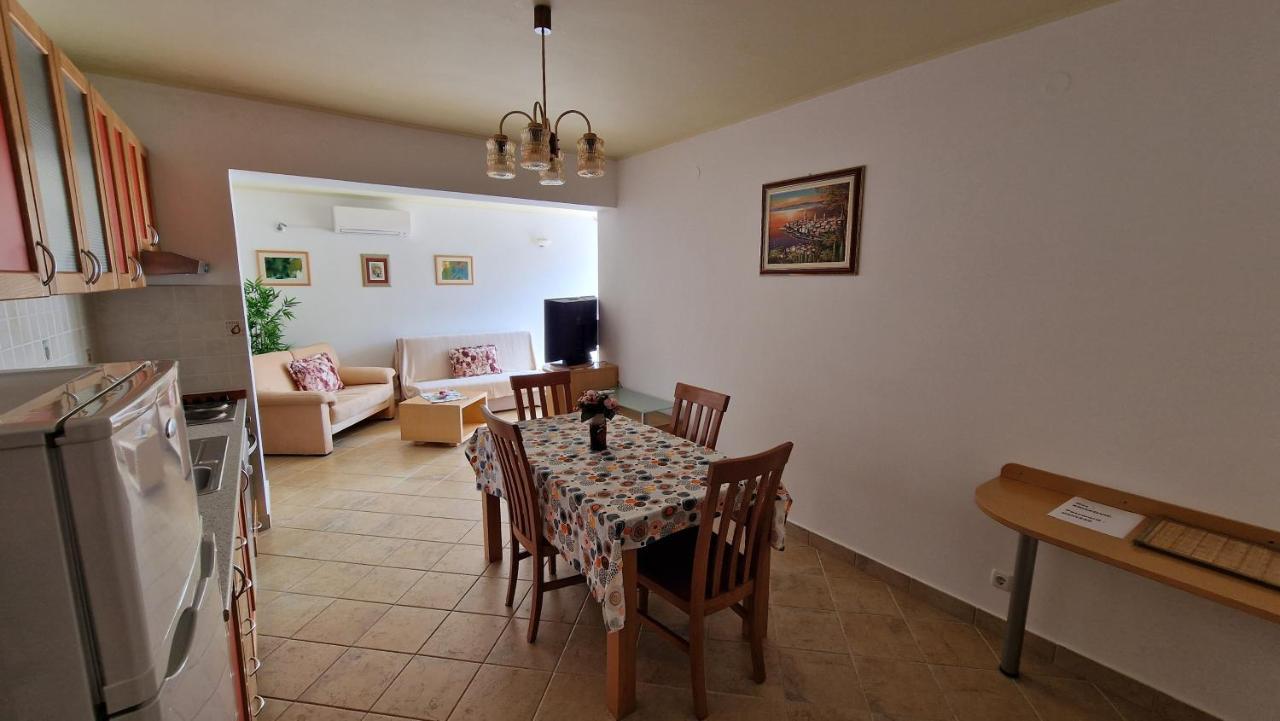 Haus Anica Apartment Rab Town Exterior photo