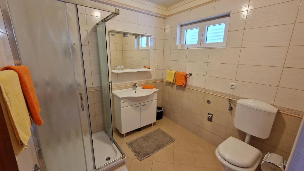 Haus Anica Apartment Rab Town Exterior photo