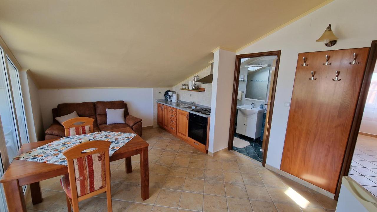 Haus Anica Apartment Rab Town Exterior photo